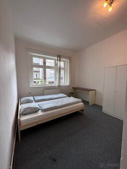 Pronájem pokoje pro manželský pár v bytě 4+kk v Žižkově