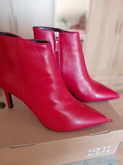 Nove kotnikove boty