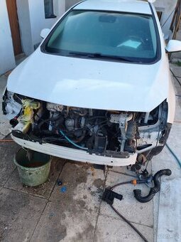 Přední kapota Opel Astra j 2011