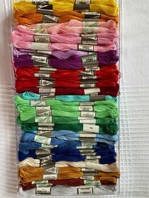 Vyšívací příze - bavlnky 100 ks 20 barev