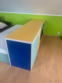 Dětská skříň, postel a psací stůl - 1
