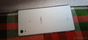 Sony Xperia e2303 - 1