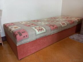 Starší postel s úložným prostorem za odvoz