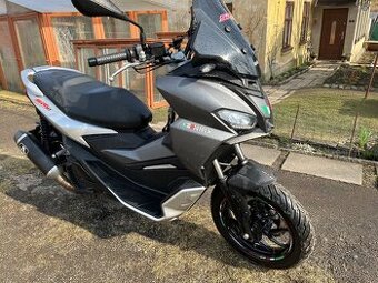 Aprilia SR GT 200 - 1