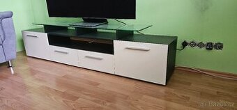 Stolek pod TV