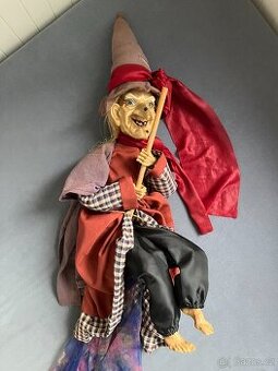 Závěsná čarodějnice na koštěti, cca 60 cm