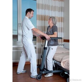hydraulické chodítko s brzdami, po operaci, seniorské