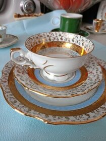 KRÁSNÁ PORCELÁNOVÁ SOUPRAVA