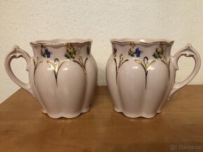 hrnky z růžového porcelánu