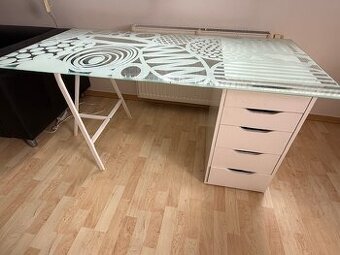 Psací stůl IKEA se skleněnou deskou, podstavcem a židlí