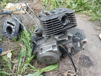 Motor Hyousung 125 na díly