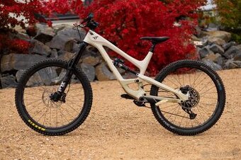 YT Capra CF Comp 2020