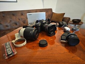 Canon 5D Mark IV s objektivy a příslušenstvím
