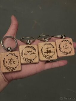 Dřevěné klíčenky