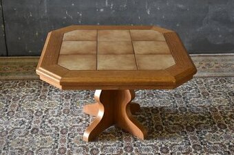 Konferenční stolek