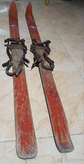 Retro staré dětské lyže