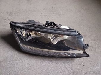 Škoda Fabia 3 Facelift Pravý přední světlomet