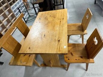 Dřevěný jídelní set – stůl + lavice + 2 židle