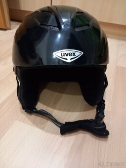 Lyžařská helma Uvex