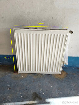 Deskový radiátor 60 x 60 cm a koupelnový radiátor 95 x 45 cm
