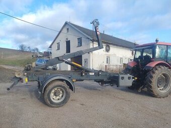 Traktorový nosič kontejnerů