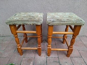 Dvě staré stoličky, taburety