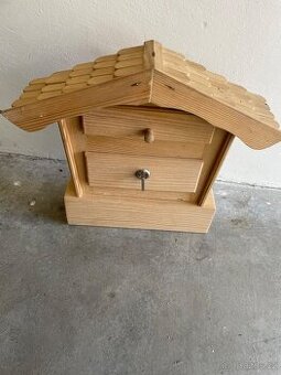 Dřevěná poštovní schránka