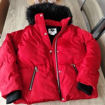 Krásná červená zimní bunda F-F vel. 152