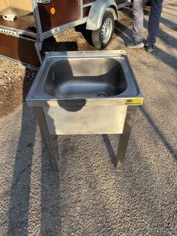 Nerezový dřez / výlevka na nohách