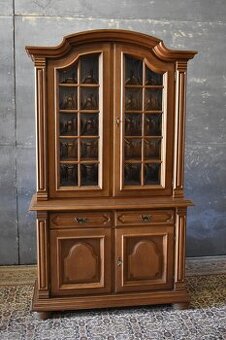 Dvoudveřová vitrína