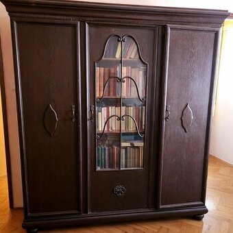 Vintage knihovna meziválečná léta