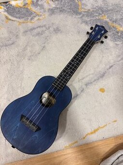 Hrací nástroj ukulele