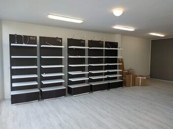 Vybavení luxusní prodejny - prodejní regály s  podsvícením