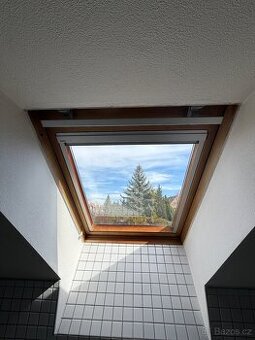 Střešní okno Velux 70x90cm vč. rolety