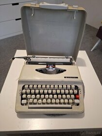 Přenosný kufříkový psací stroj Chevron