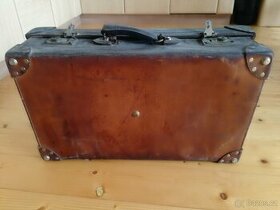 Starý kožený kufr s flakonama - 1
