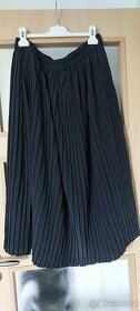 Černá plisovaná sukně s podšívkou, L/XL