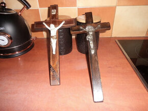 2 starožitné dřevěné kříže