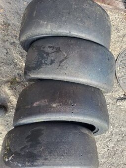 Hankook Ventus F200 240/640 R18 slick
