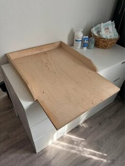 Dřevěná deska na přebalovací podložku