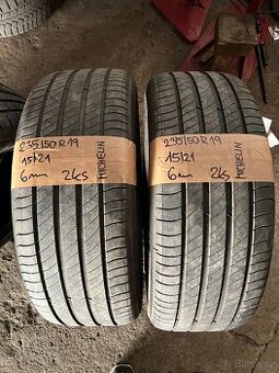 235/50R19 Michelin