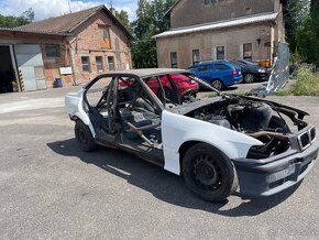E36 sedan Drift závody do vrchu