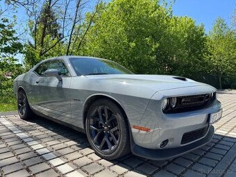 Dodge challenger 5.7 rok 2022