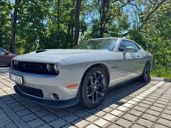 Dodge challenger 5.7 rok 2022