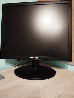 Prodám použité monitory k PC 5ks - 1
