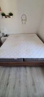 Manželská postel 200x180cm
