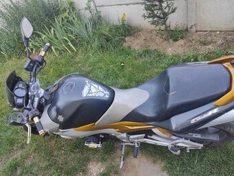 Suzuki GSR 600