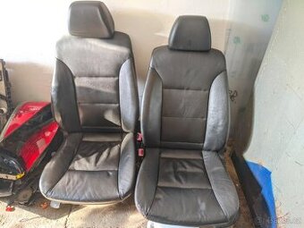 SLEVA NA 1000 černé kožené sedačky BMW E60