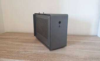 Herní minipočítač (Ryzen 7840HS ES, 32 GB RAM, RX 6600 XT)