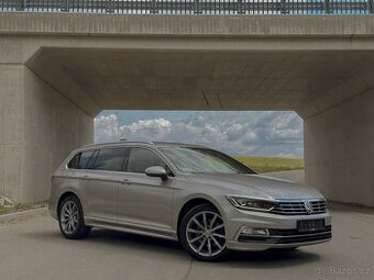 VW PASSAT R-LINE 1.MAJ 138TKM MATRIX KAMERY 360 TAŽNÉ